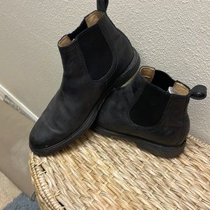 UGG Men’s Chelsea boots size 9.5 Black